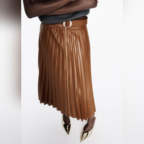 ZARA Pleated faux leather skirt - Picture 2 of 7